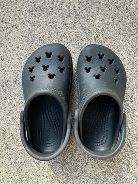 Classic Disney CROCS with Mickey Mouse cut outs Size 9 toddler